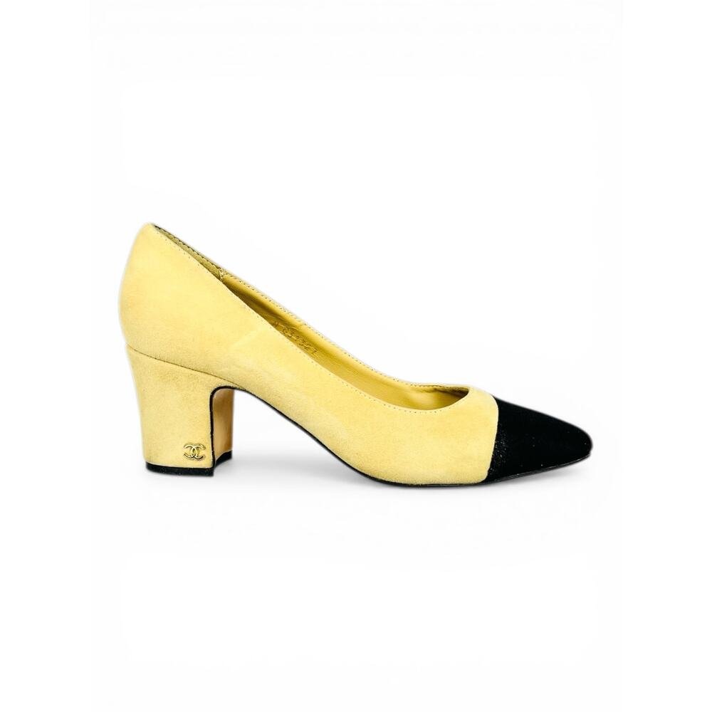 Chanel Beige Suede Two Tone Cap Toe Block Heel Pumps EU 36 Gold CC Logo Classic